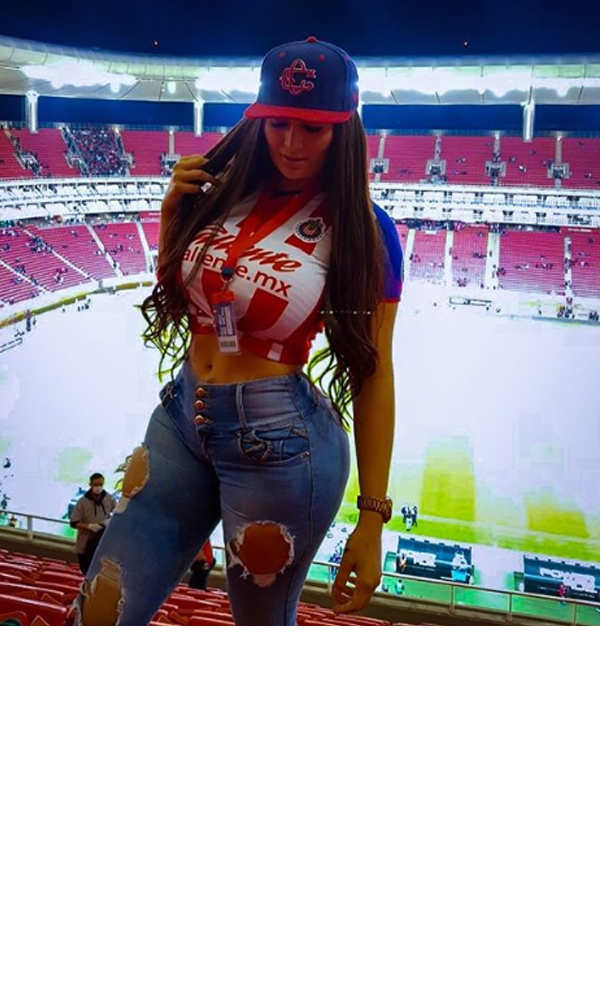 Karolina Isaza: la hermosa y potente seguidora de Chivas - Futbol Sapiens
