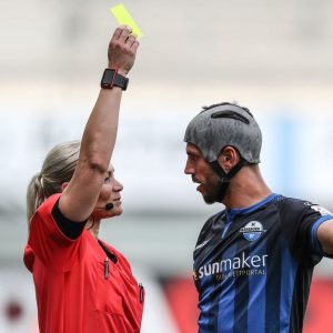 futbolistas que tuvieron que proteger su rostro y cráneo para poder volver al - Futbol Sapiens