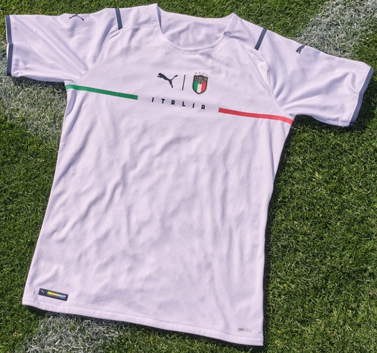 Italia presentó su nueva equipación visitante para este 2021