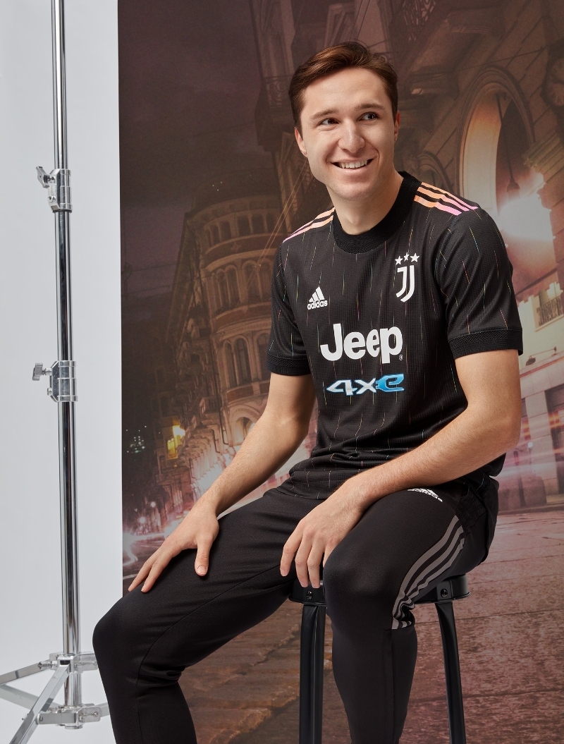 Juventus presentó su nueva Camiseta visitante 20212022