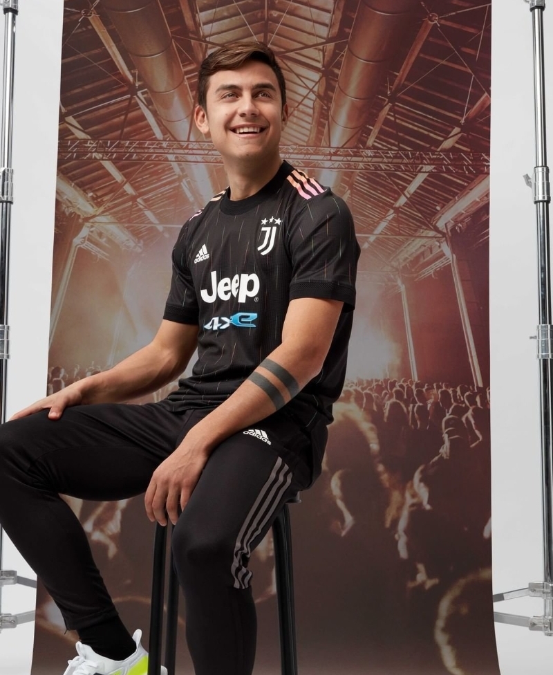Juventus presentó su nueva Camiseta visitante 20212022