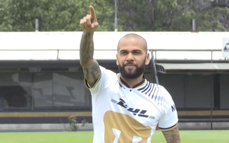 Dani Alves deberá pagar más de 2 millones a Pumas