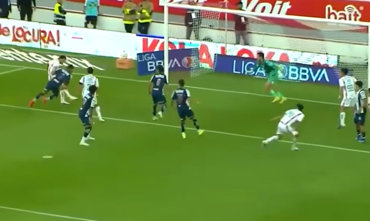 Necaxa castiga tempranera expulsión de Rayados