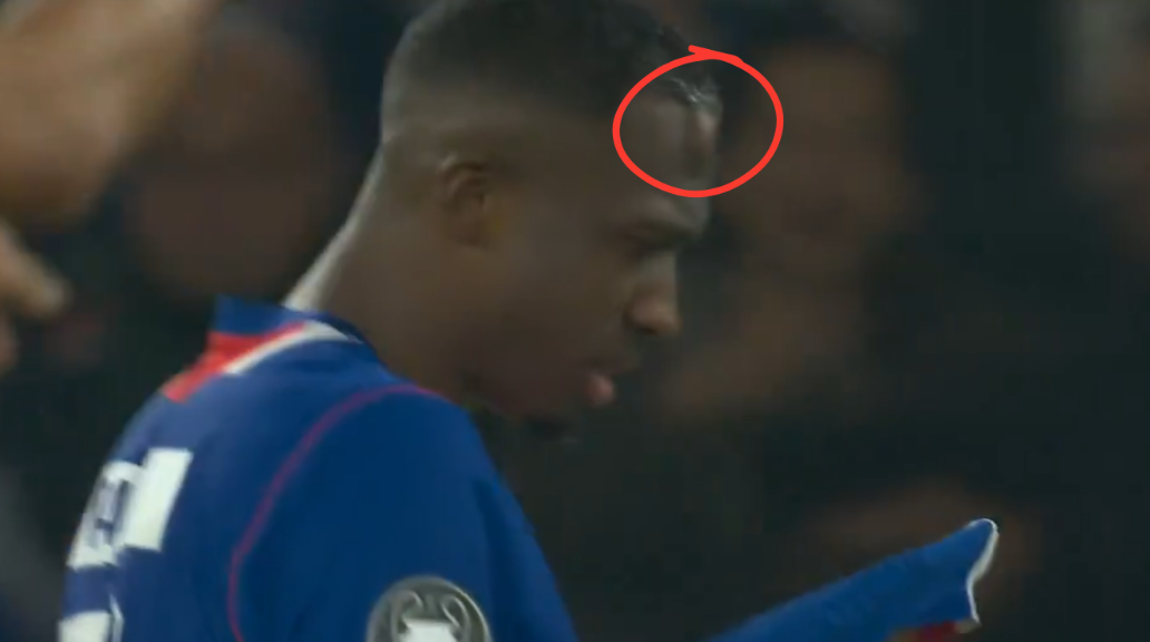 Este fue el durísimo golpe recibido por Pacho luego de un temible tifo del PSG